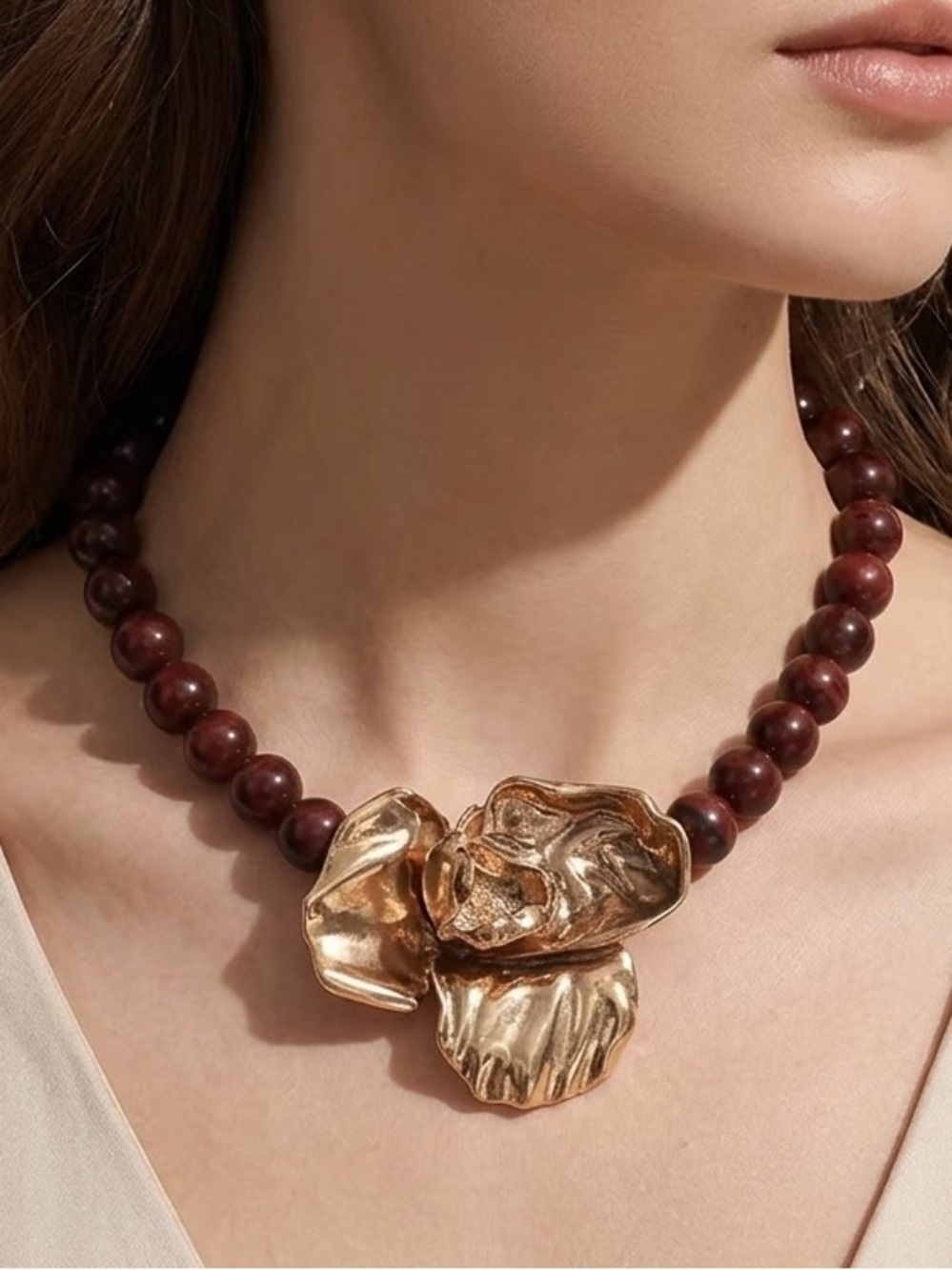 Sculptural Gold-Tone Flower Statement Necklace – Elegant Beaded Design